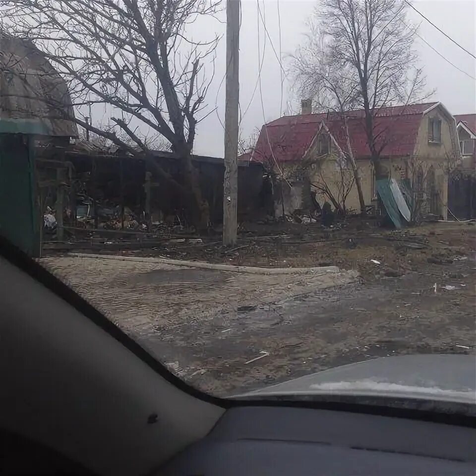 Горловка новый год. Новый год на улице. Горловка площадь победы. Обстрел калиновки улица черникова 47 фото. Новый год люди.