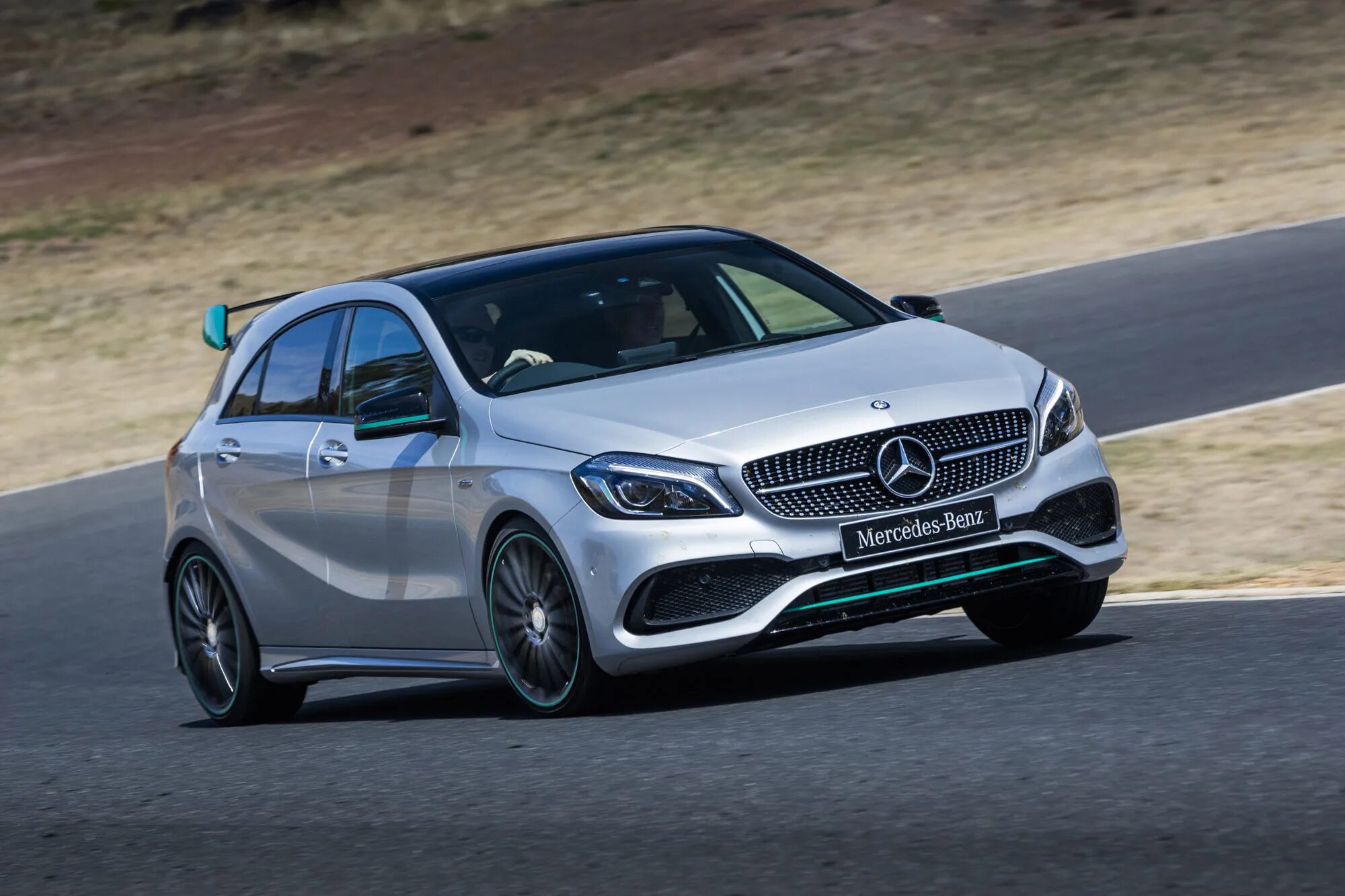 Mercedes Benz w176. Mercedes Benz a250 2016. Mercedes Benz a klasse. W176 Mercedes.