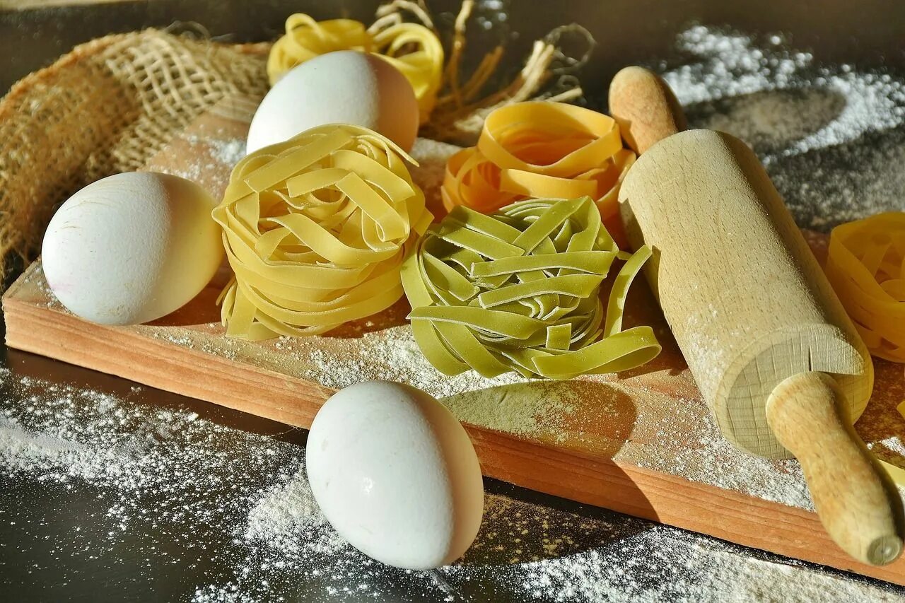 Макароны работа. Макаронные изделия. яичные макароны. макароны фото. изделия из муки.