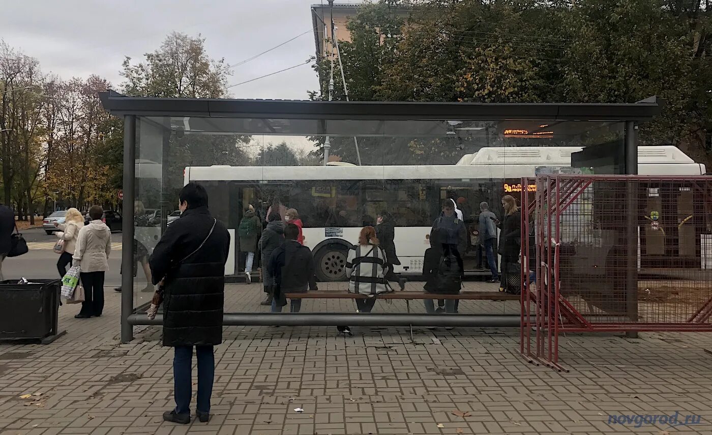 Москва великий новгород остановки. Умная остановка Великий Новгород. Остановки в Великом Новгороде. Торговля незаконная на остановках Великого Новгорода. Великий Новгород остановка ул. Чудинцева.