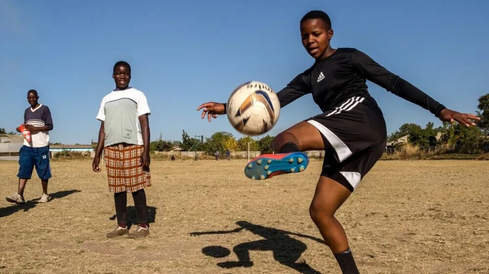 Africa sports. Спорт в Африке. Футбол в Африке. Африканцы и спорт. Женский футбол в Африке.