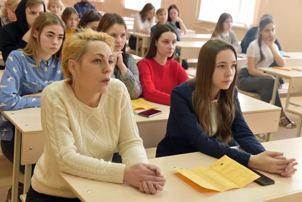 студенты в аудитории. 6 корпус огу. социальный институт ставрополь. огу оренбург. образование как социальный институт общества.