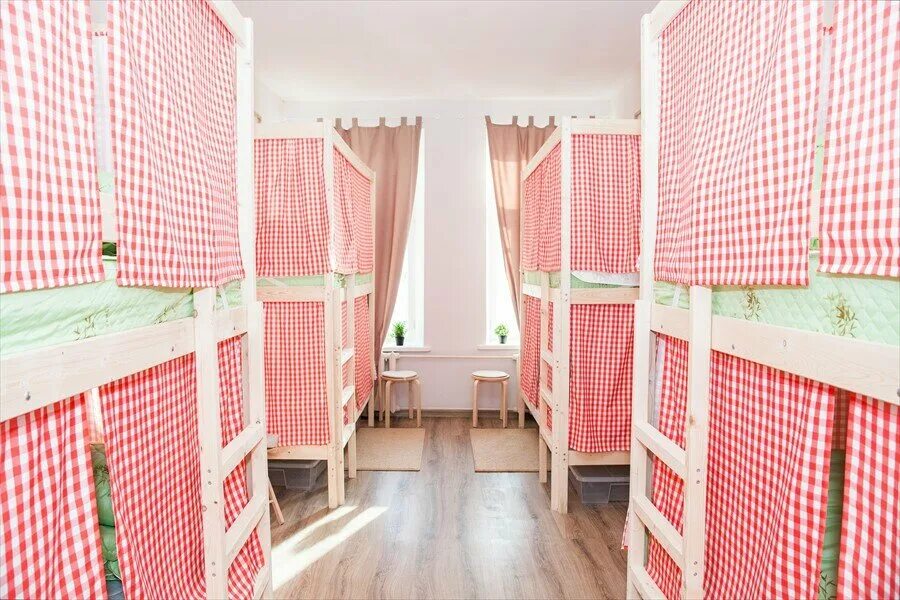 Дом питер. Хостел домик. Хостел дом 1. Дом хостел. Хостел дом 1.