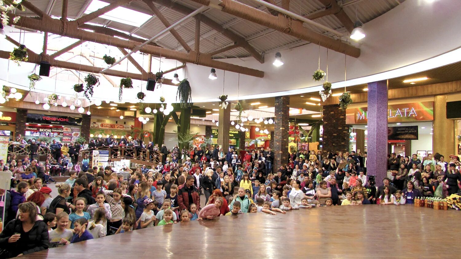 саратов заводской район оранжевый. к. тц оранжевый. тц оранжевый саратов. орджоникидзе, 1.