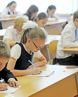 Шестиклассники пишут контрольную работу