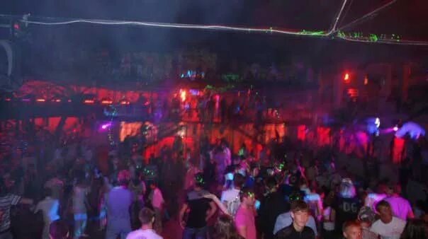 Сочи дискотека на набережной. Malibu club адлер. Клуб малибу сочи. Бар малибу сочи. Дагомыс малибу.