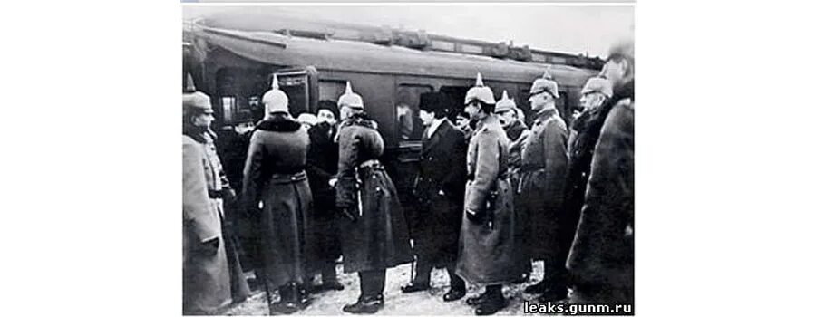 Приезд ленина. Ленин на Финляндском вокзале 1917. Встреча Ленина на Финляндском вокзале. Пломбированный вагон Ленина. Пломбированный вагон 1917.