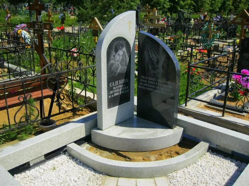 Памятники надгробия. Гранитная плита на могилу. Памятники надгробия. Надгробные памятники. Надгробия из гранита.