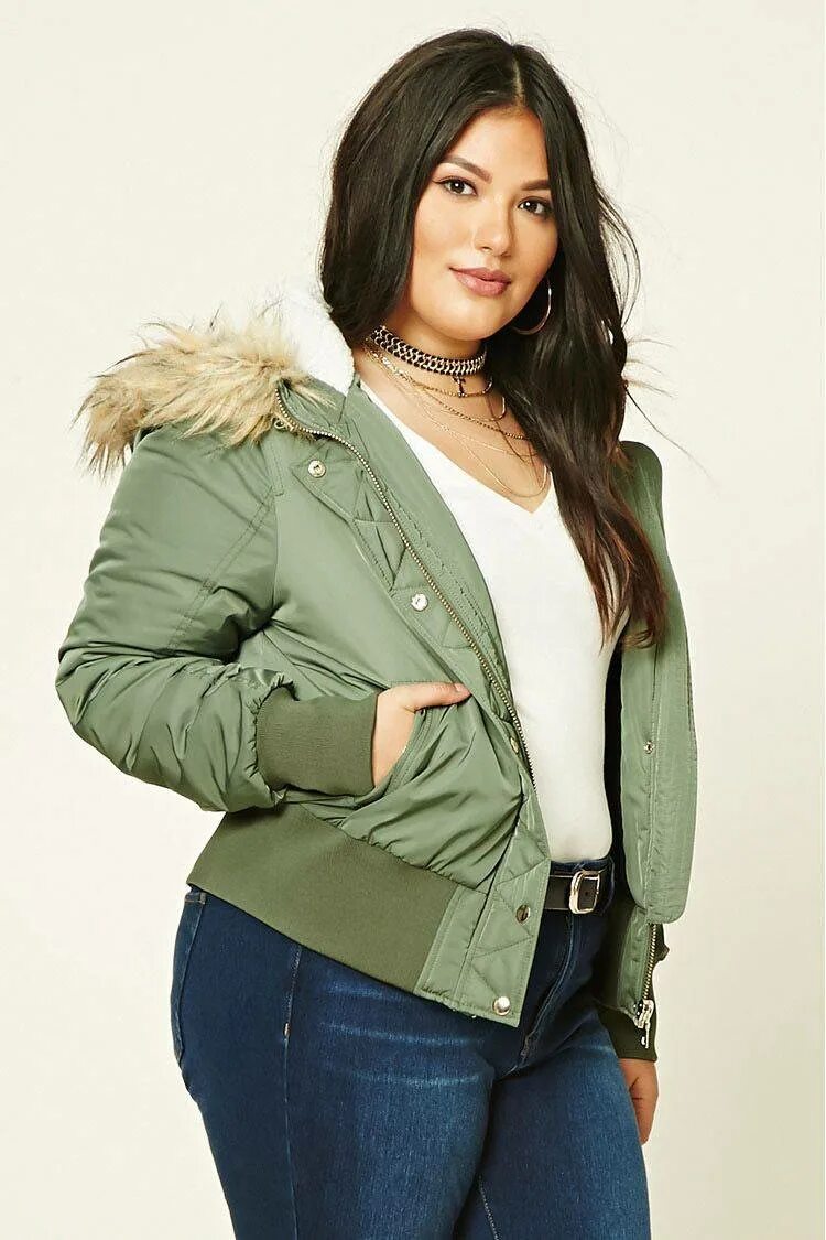 Модные куртки для полных. Стеганый зеленый бомбер new look plus size. плащ бомбер new look plus size. стильные куртки для полных женщин. весенние куртки на полных девушек.