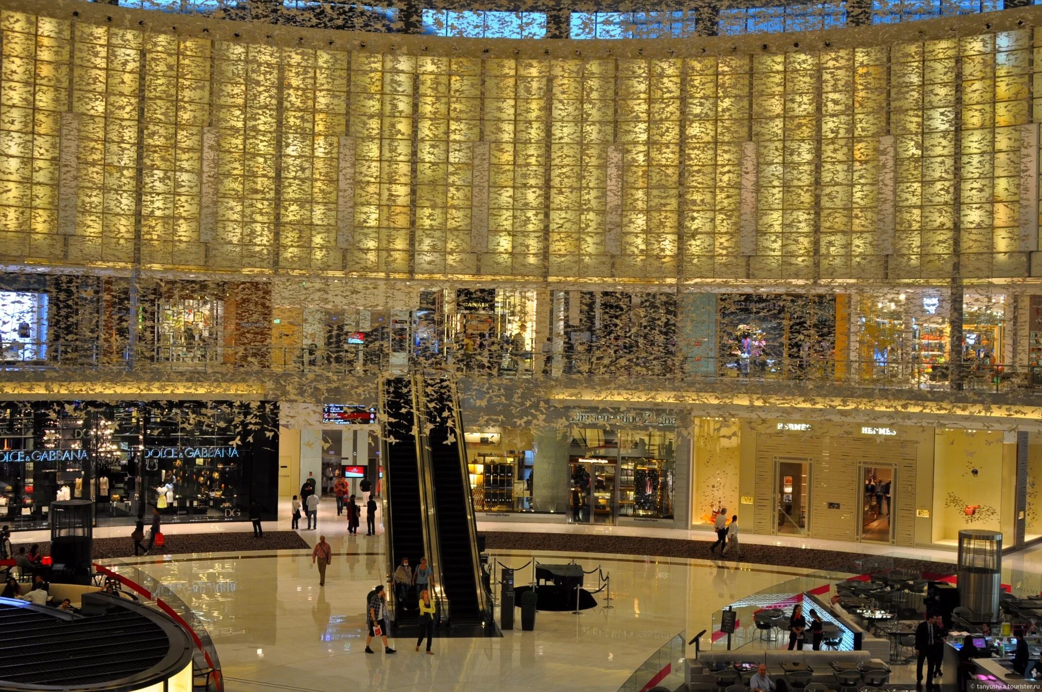 Дубай молл список магазинов. Dubai Mall Дубай. Дубай Молл skims. Дубай Молл в Дубае. Дубай Молл снаружи.