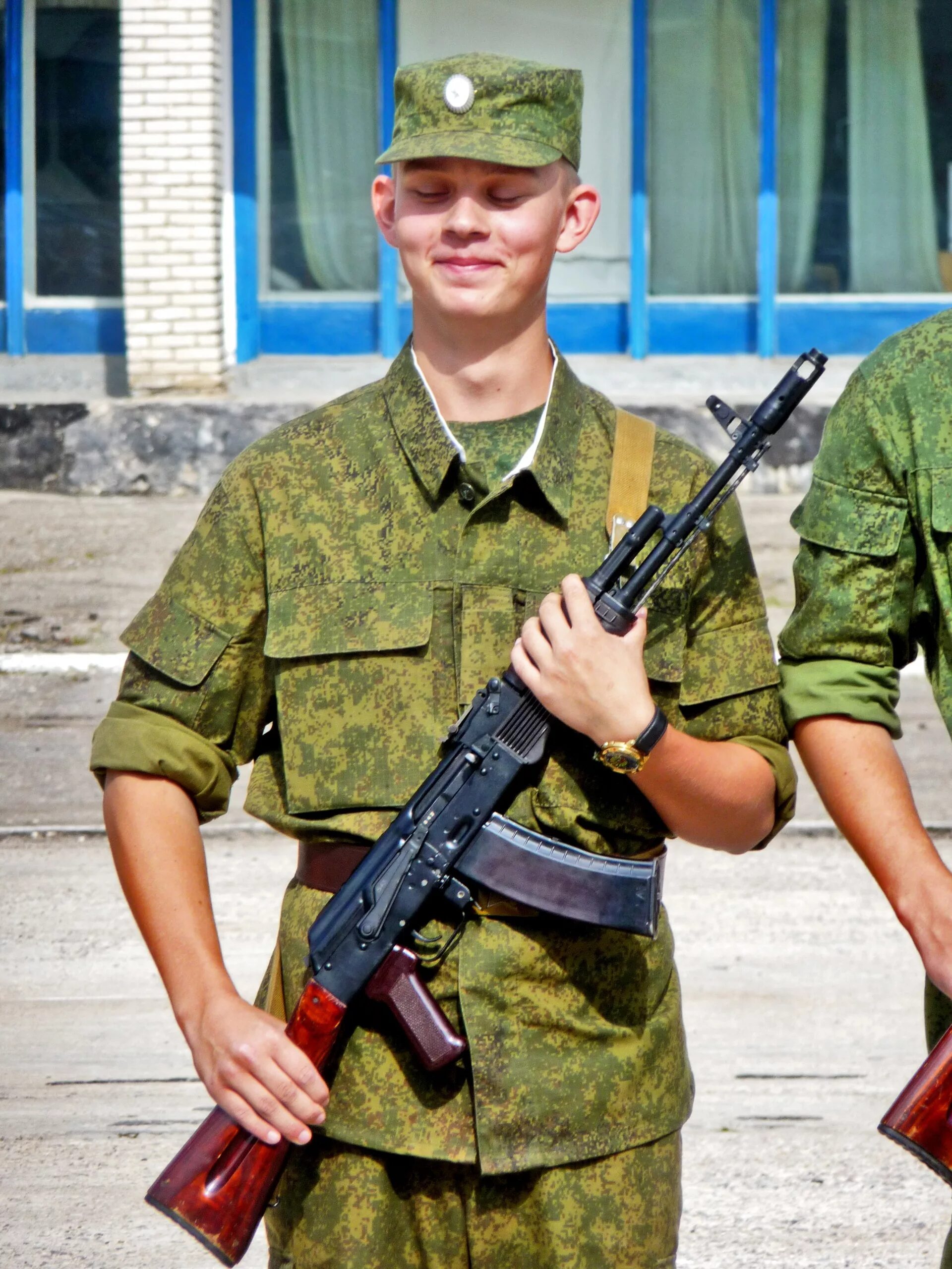 Солдаты Военная форма. Солдат Российской армии. Солдат с автоматом. Солдаты России. Про военную форму