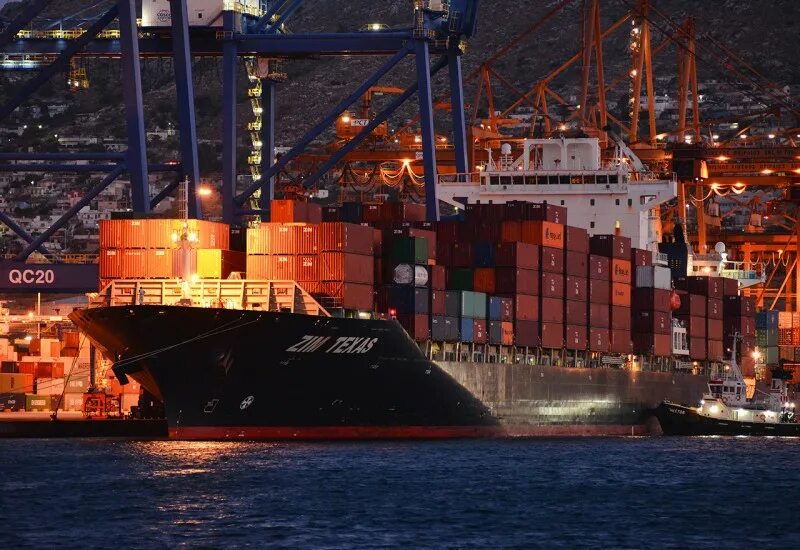 Балкер контейнеровоз. Грузовой танкер. Корабль fesco sofia. Фрахтовать. Морской транспорт.