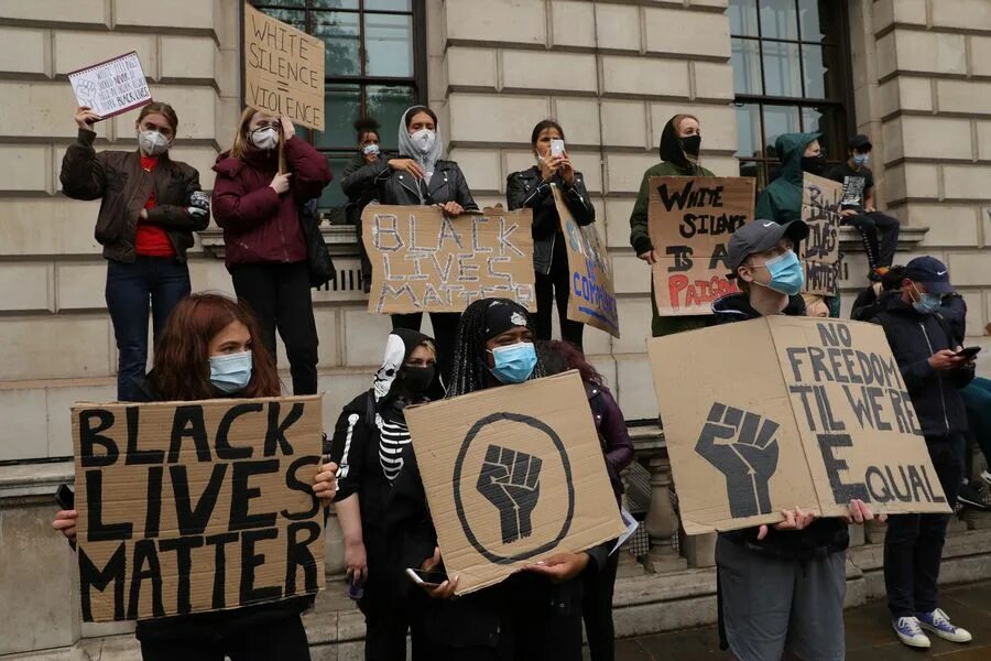 Движения против расовой и национальной дискриминации. Национальная дискриминация. Протесты медиков в Великобритании. Расовые дискриминации в Великобритании. Движение против работы