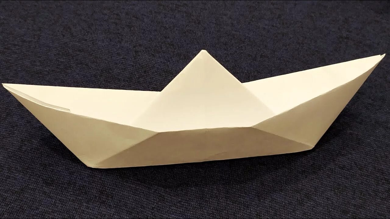 Покажи кораблик из бумаги. Бумажный кораблик а4. Бумажный кораблик из бумаги. Бумажный кораблик оригами. Оригами из бумаги из а4 кораблик.