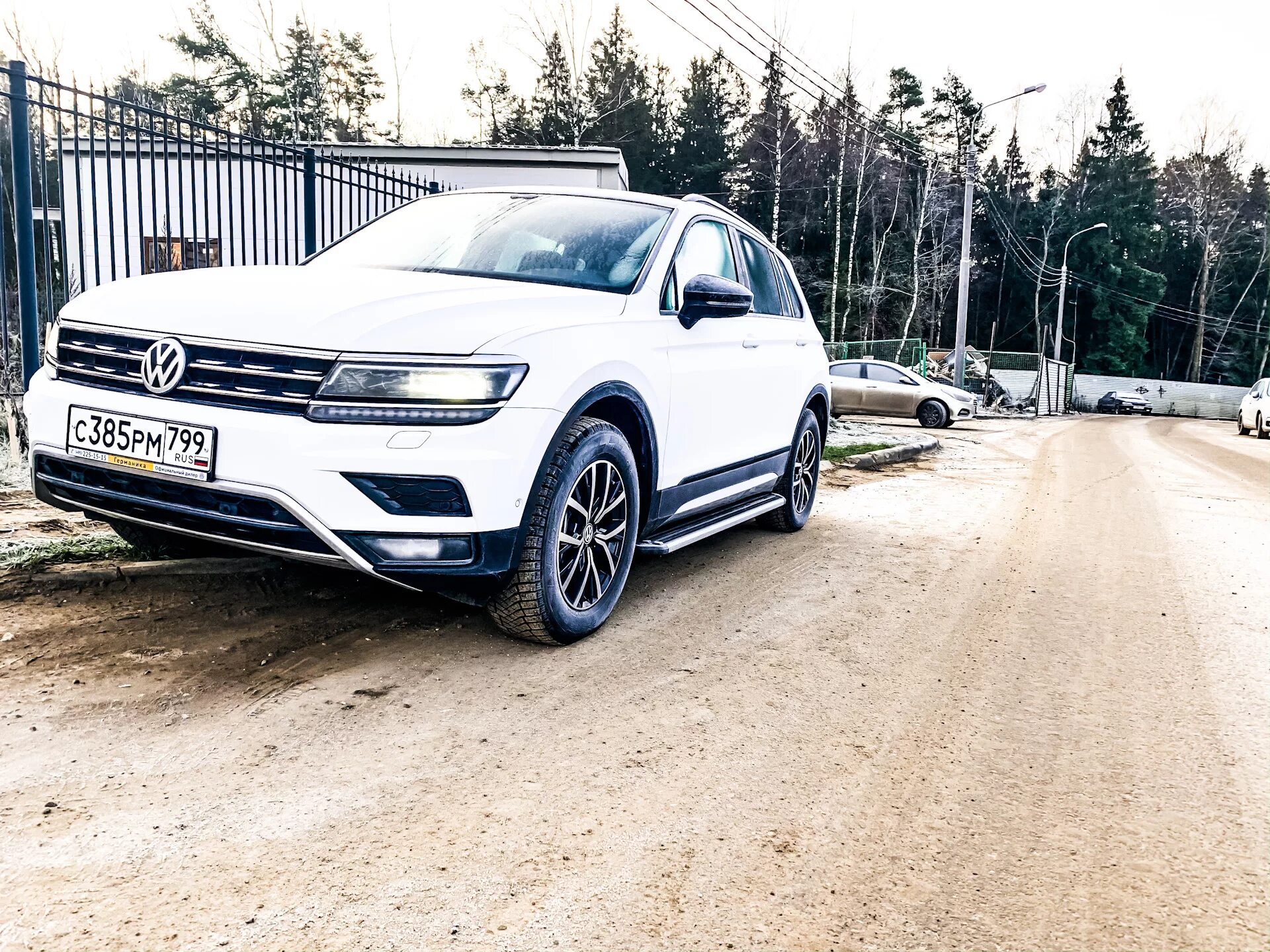 Тигуан 2019 шины. Фольксваген тигуан 2019г. Tiguan 2 колеса r19. Диски kingston r18 tiguan. R line обвес на тигуан 2021.