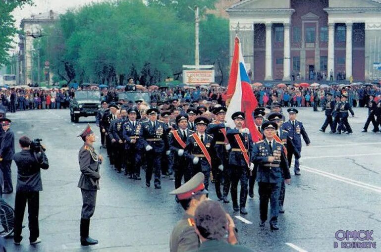 9 мая 1995. Ельцин парад Победы 1995. Парад Победы в Омске в 1995. Первый парад Победы 1995. Парад Победы 1995 года на красной площади.