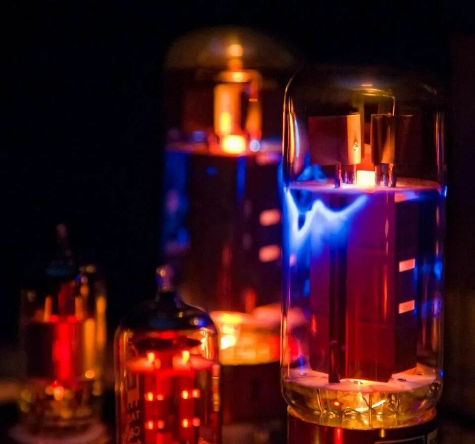 Glow tube. Электронные лампы. vacuum tube glow. glowing tubes.