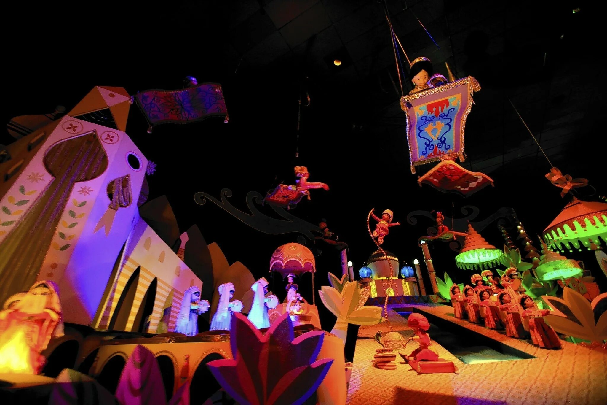 It's a small World пытки США. Disneyland it's a small World 1999 Creepypasta. Small World after all. It's a small World after all.