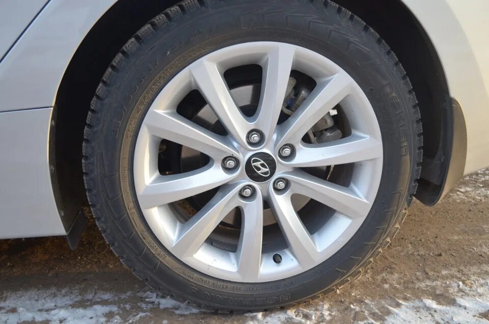 Колеса на hyundai ix35 235. Хендай акцент размер шин 13. Solaris r16 205/55. Размер резины на хендай. Шины 205/55 r16 на хендай солярис.