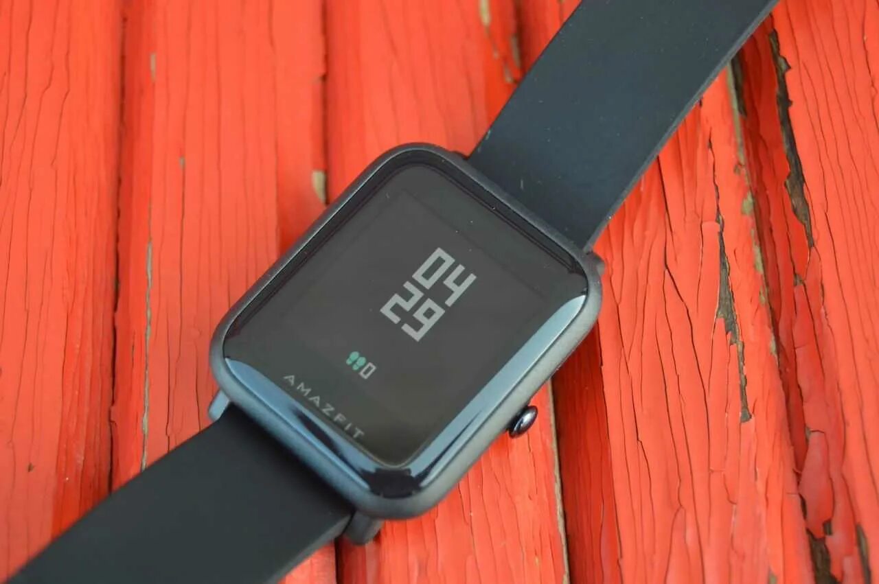 Часы xiaomi amazfit 2. Умные часы Xiaomi Amazfit Bip. Часы Сяоми амазфит. Ремешок оригинал амазфит 4. Зарядка для смарт часов амазфит.