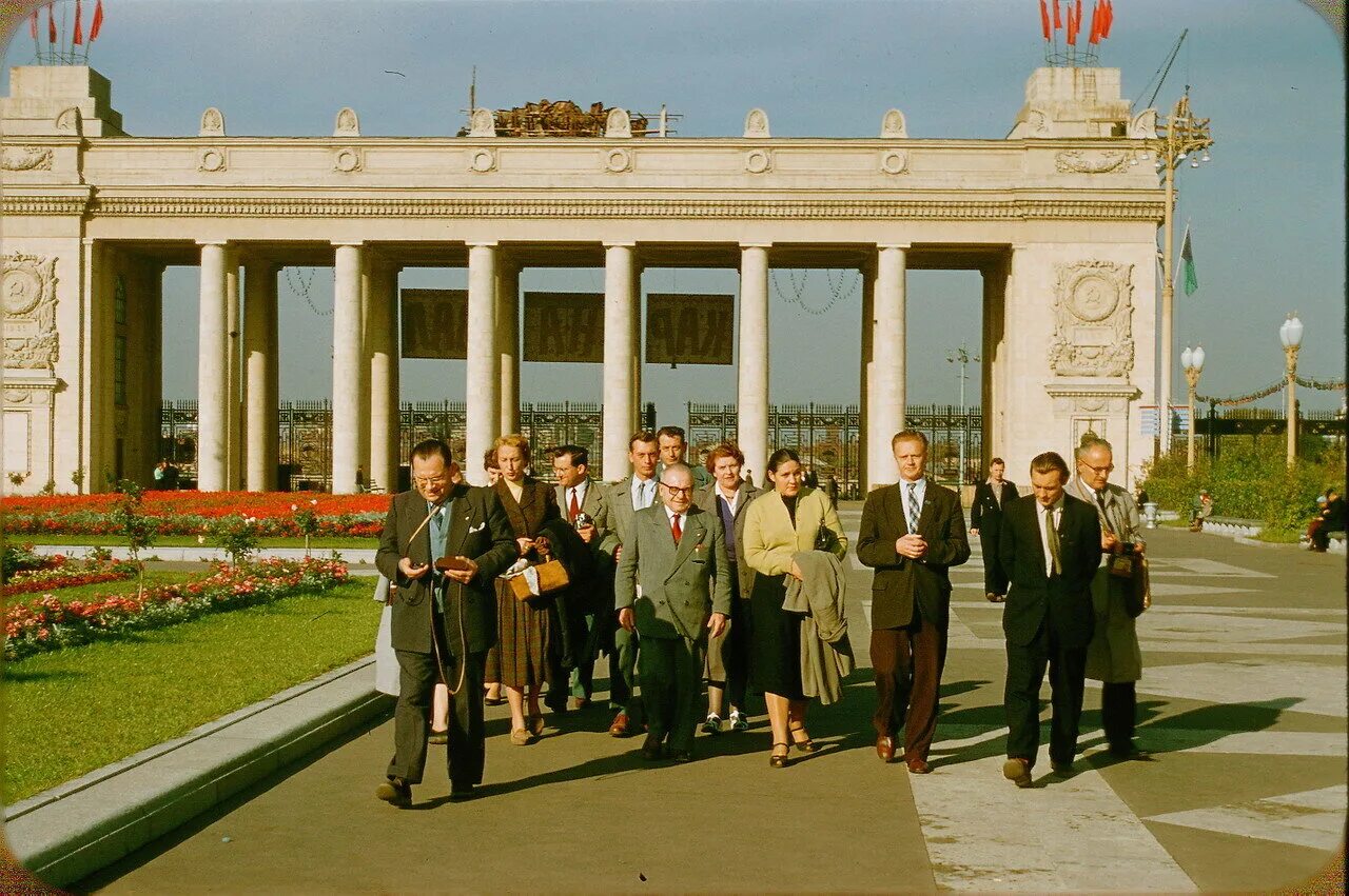 1956 год в россии. Москва 1956 в фотографиях Жака Дюпакье. Парк Горького 1950-е Москва. Московский парк культуры Горького в СССР. Парк Горького 1960.