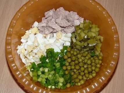 Печень трески с соленым огурцом