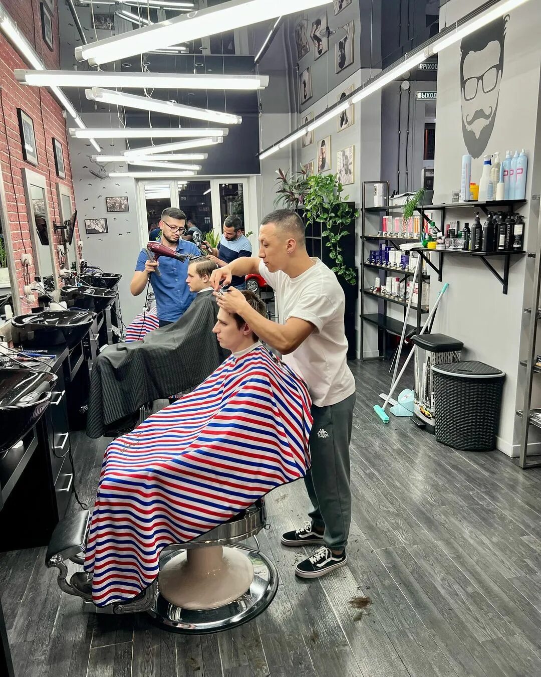 барбершоп дзержинский эгоист. барбершоп эгоист дзержинский угрешская 24. парикмахерская эгоист краснотурьинск. барбершоп эгоист. Apk мобильное приложение барбершоп.