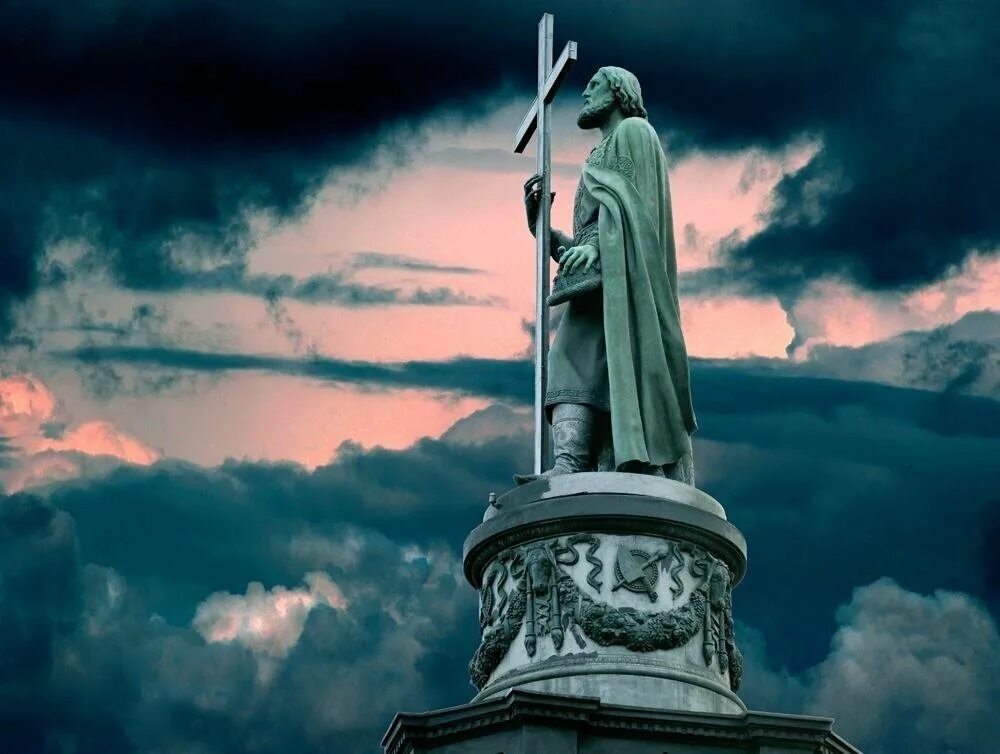 Памятники владимиру святому. Памятник св. владимиру в киеве. памятник владимиру великому (киев). памятник святому равноапостольному князю владимиру великому киев.