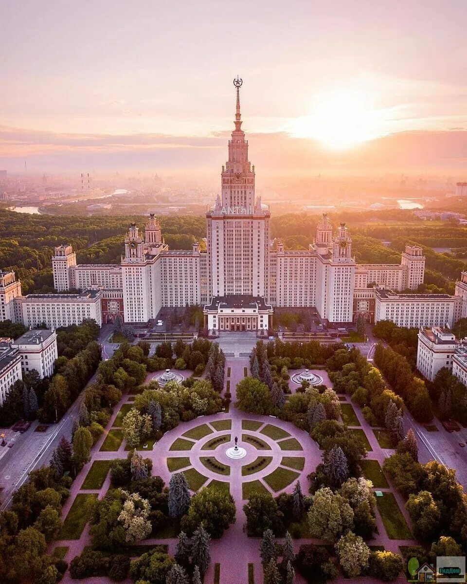 Чем известен мгу. Московский государственный университет имени м.в.Ломоносова，МГУ. Сталинские высотки МГУ. Институт МГУ В Москве. Москва высотка МГУ.