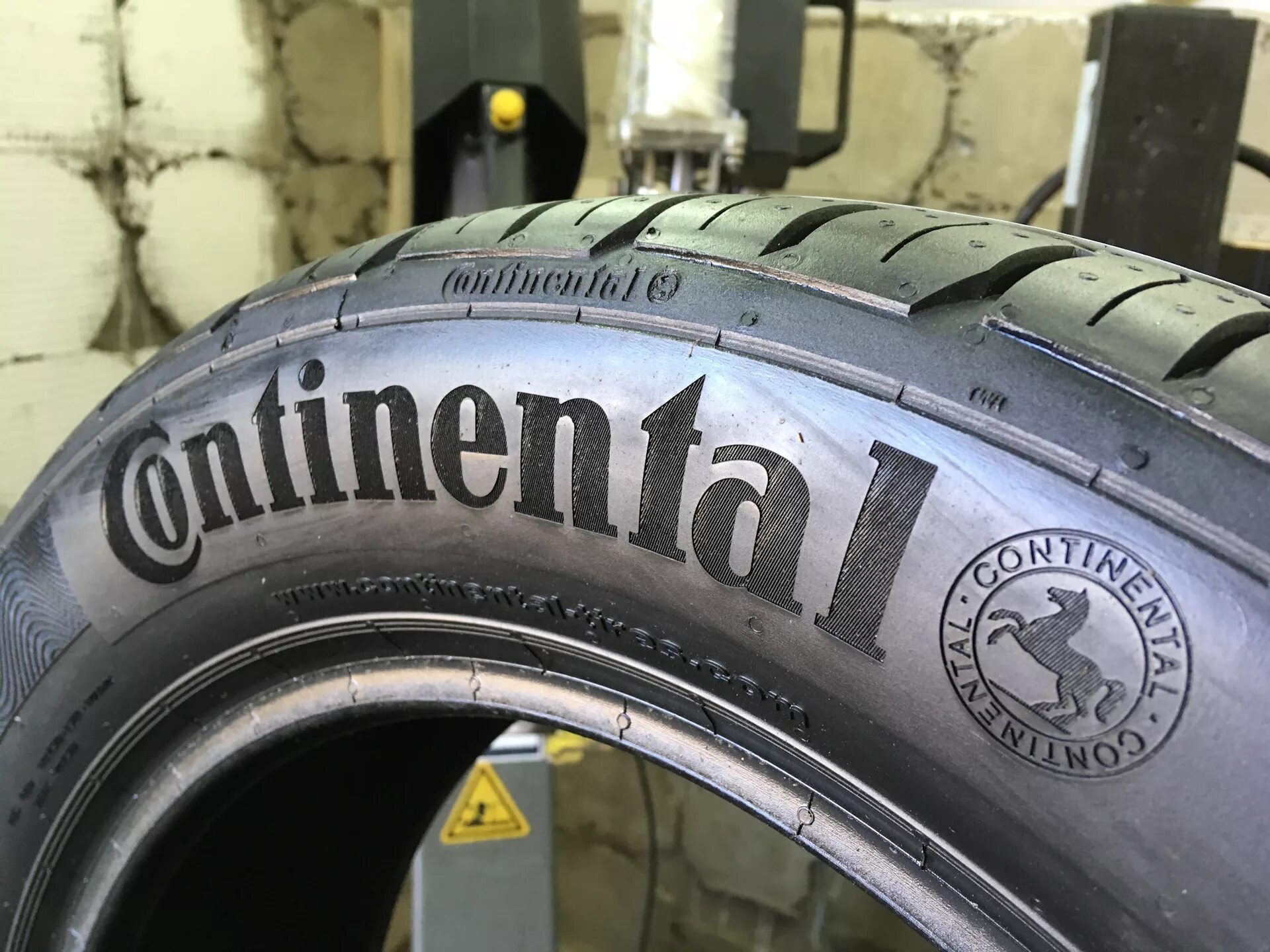 Купить шины континенталь 205 55 16. Continental PREMIUMCONTACT 5 205/55 r16. Шины Continental PREMIUMCONTACT 5. 195 55 R16 Continental CONTIPREMIUMCONTACT 5 91v. Continental CONTIPREMIUMCONTACT 5 205/55 r16 91v.