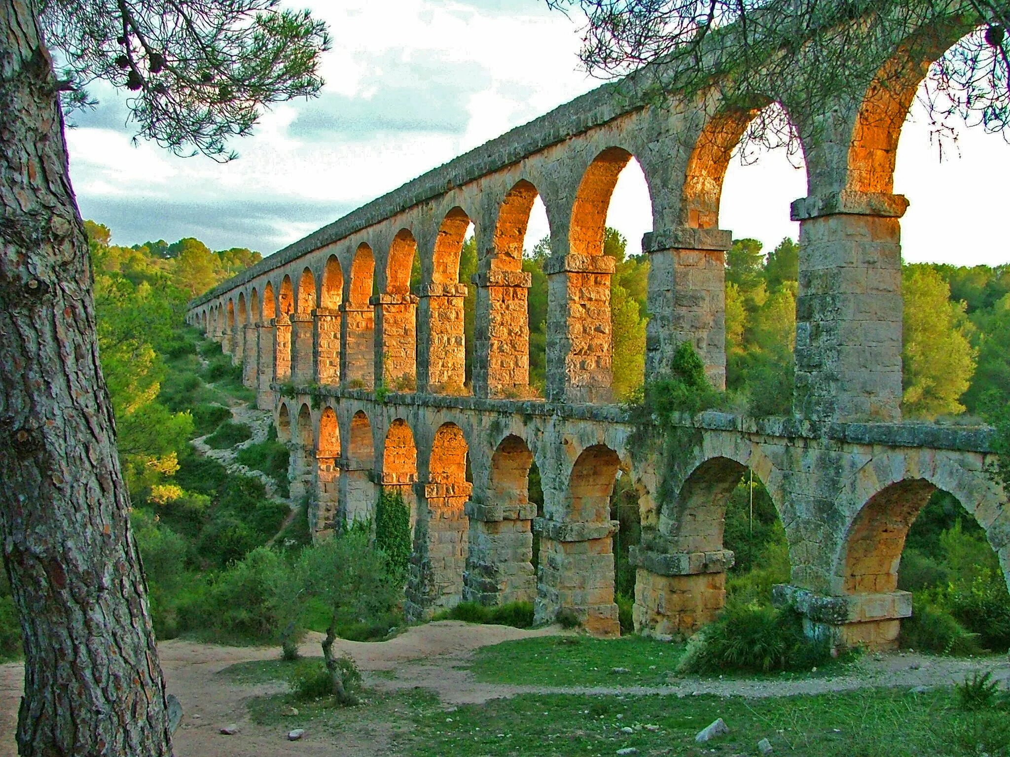 Акведук Таррагона. Древний Римский акведук. Акведуки в древнем Риме. Чёртов мост Испания Римский акведук.