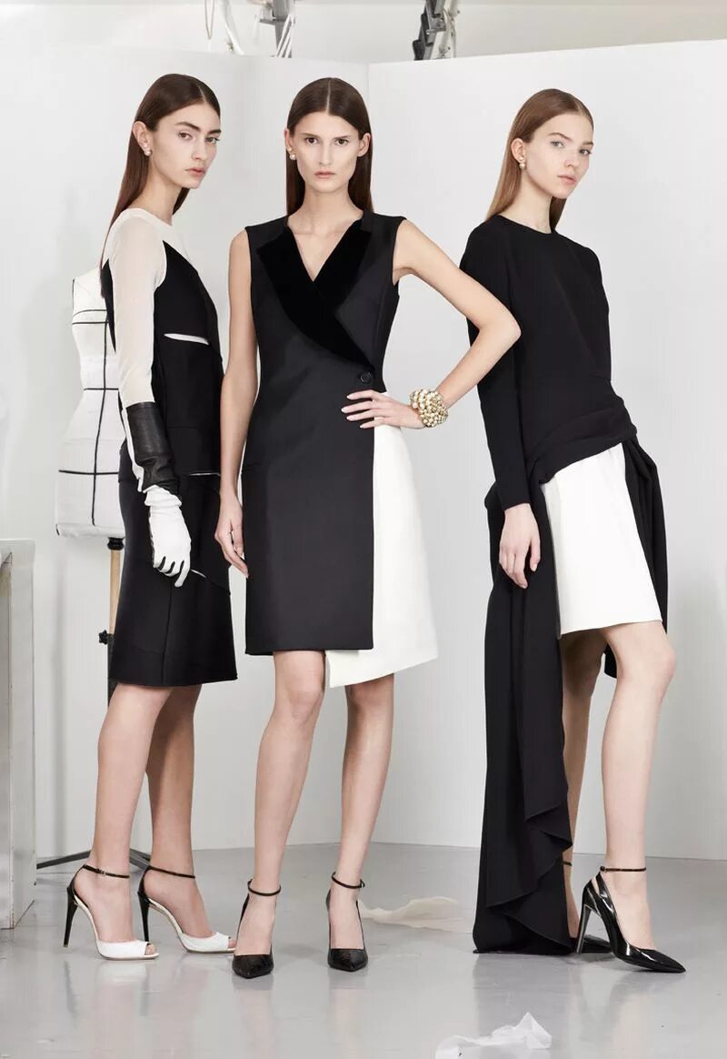 Платье collection. Лукбук диор. коллекция диор лукбук 2025. диор pre fall 2025. платье кристиан диор черное с белым.