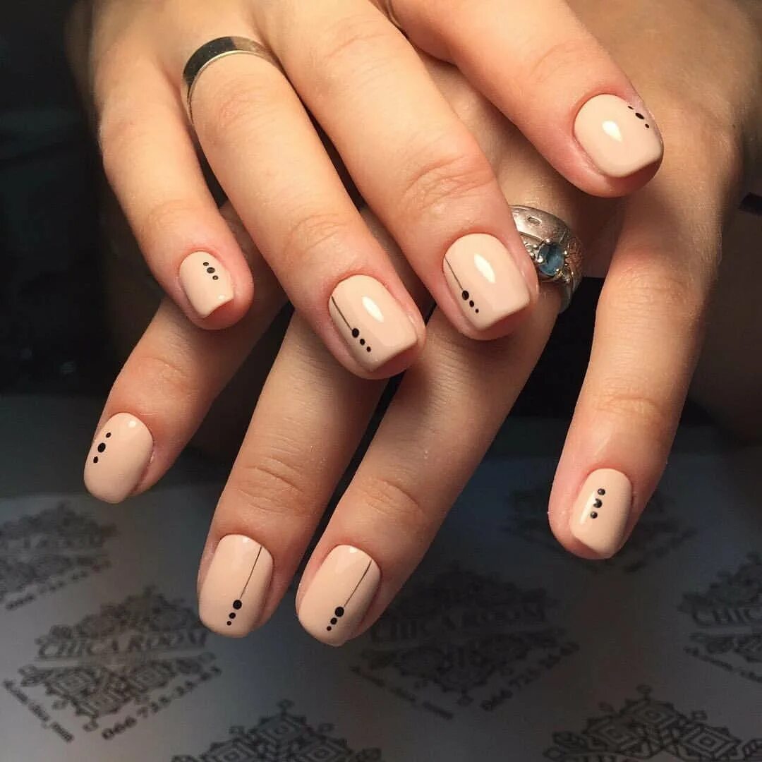 Маникюр телесного цвета. Нюдовый маникюр. Телесный маникюр. Телесный маникюр на короткие. Телесный маникюр на короткие.