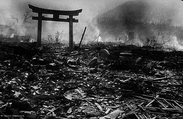6 августа хиросима. Хиросима и Нагасаки атомная бомбардировка. Япония Хиросима и Нагасаки. Япония бомба Хиросима Нагасаки. Япония 1945 Хиросима и Нагасаки.