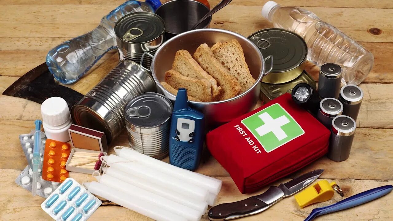 Техника первой необходимости. Набор предметов первой необходимости. Предметы первой необходимости для человека. Emergency Survival Kit. Предметы первой необходимости для фотобизнеса.