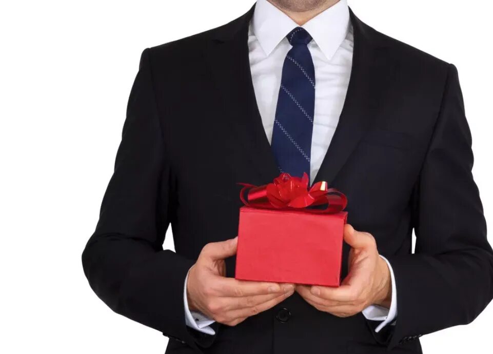 Вручение подарков сотрудникам. Подарки к праздникам. Подарок коллеге. Дарение подарков. Подарок девушке.