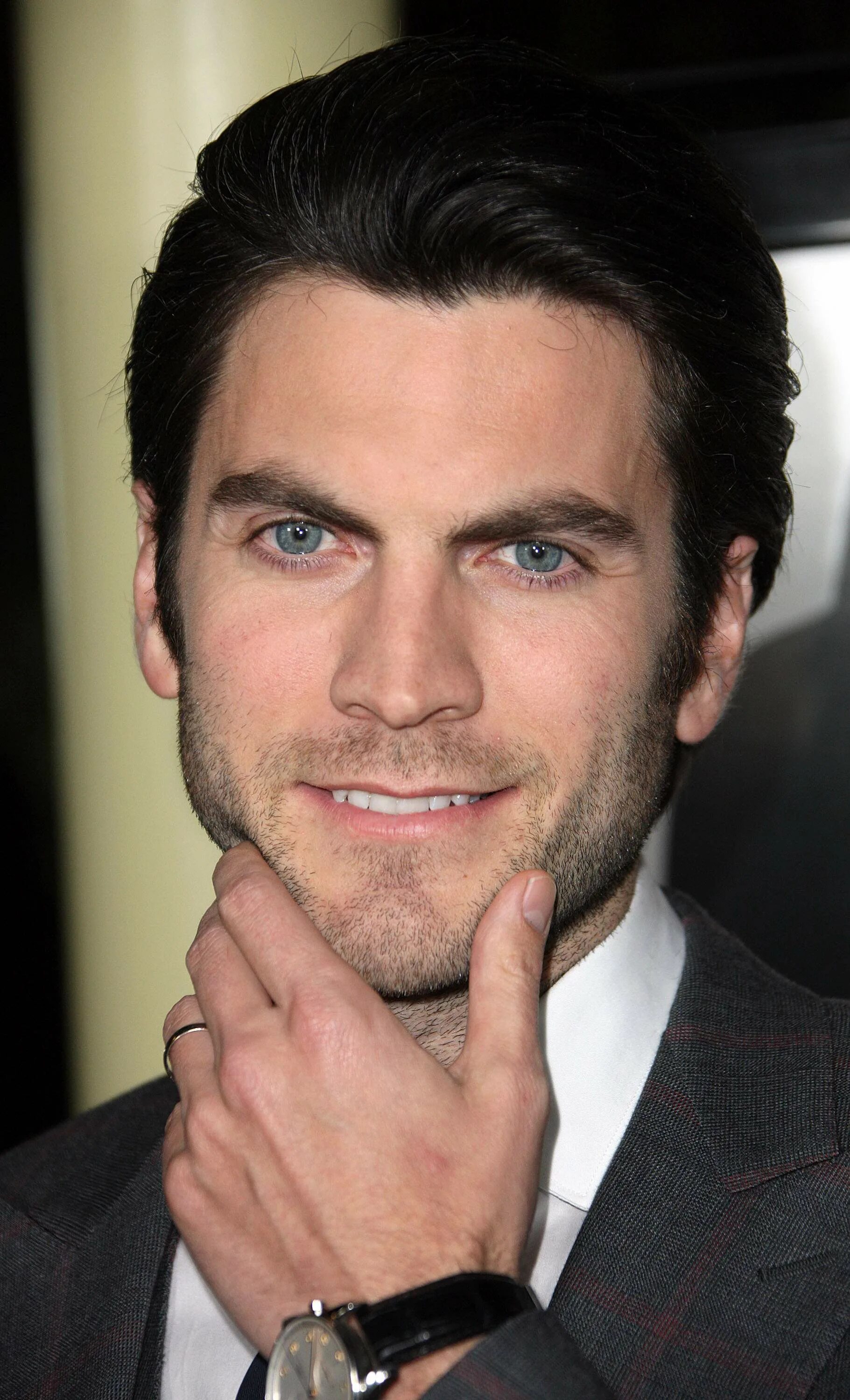 генри кавилл глаза. красивый мужской нос. красивый парень с тонкими губами. узкие губы у мужчин. хоакин феникс.