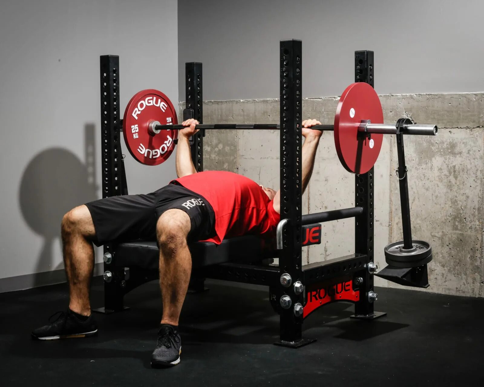 Чем заменить жим лежа. Жим штанги лежа. Bench Press жим лежа. Жим классический. Пауэрлифтинг.