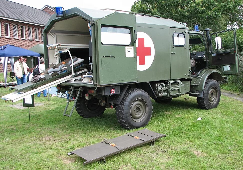 Mercedes-Benz Unimog u1300l Ambulance. Unimog 1300l военный. Mercedes Benz Unimog санитарный. Унимог военный Бундесвер. Эвакуационная тележка для раненых