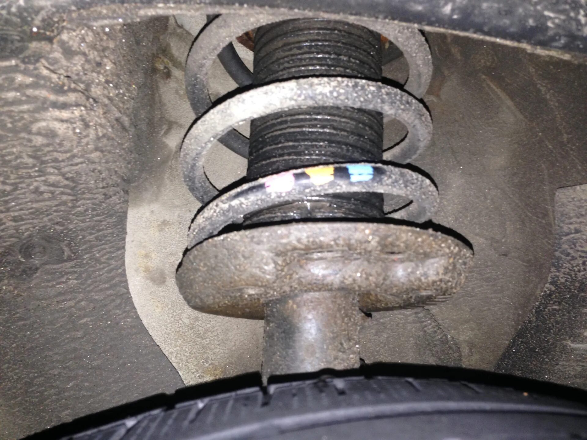 Ваз 2110 лопнутая пружина задняя. Лопнула передняя пружина пассат б5. Пружина амортизатора st 1100. Часы из сцепления своими руками. Пружина амортизатора передняя h267n.