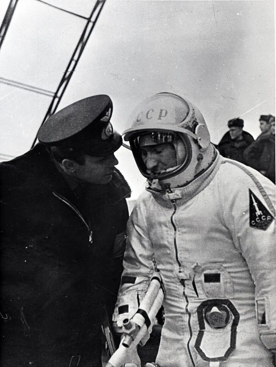 Первый человек в космосе 1965 год. Восход 2 космонавты Леонов и Беляев. 1965 Полет Леонова и Беляева.