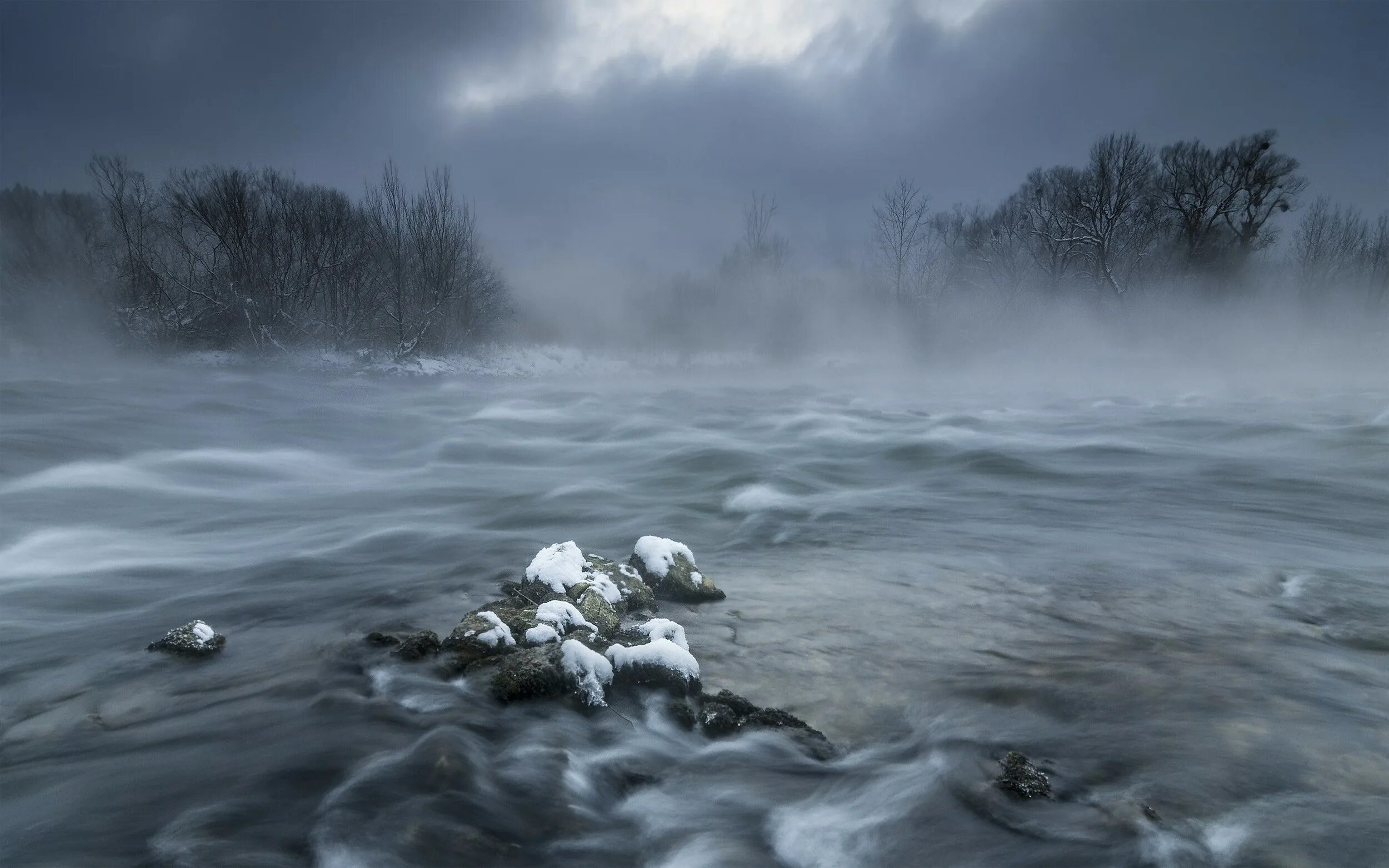Какая речка холодно. Ледяной туман. Морозный ветер. Холод туман. Река ветра.