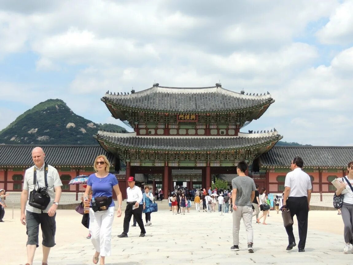Можно ли поехать в корею. Южная Корея туризм. Южная Корея туристы. Риодол Корея. Познавательный туризм в Корее.