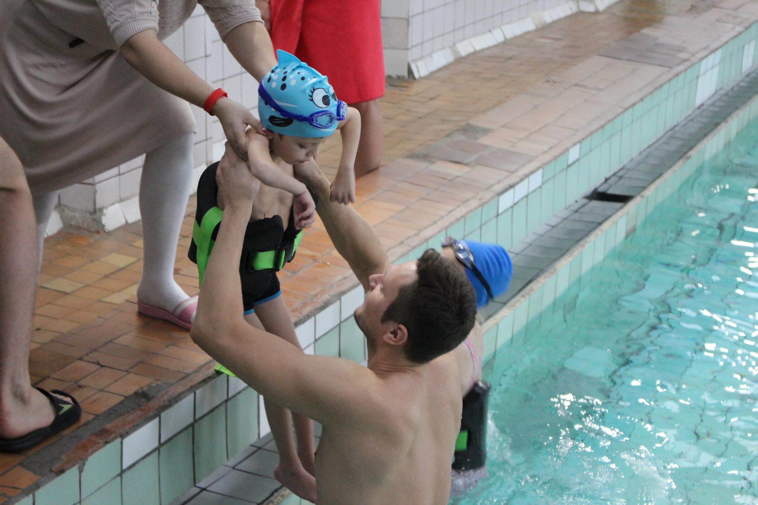 Абонемент в бассейн иртыш. Бассейн иртыш омск. Бассейн иртыш. Бассейн нептун энгельс. Азарт бассейн омск.