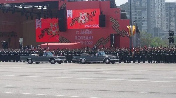 Снял парад. Парад в Ростове. Парад Новочеркасск. Новочеркасск 9 мая. 9 Мая Волгодонск.