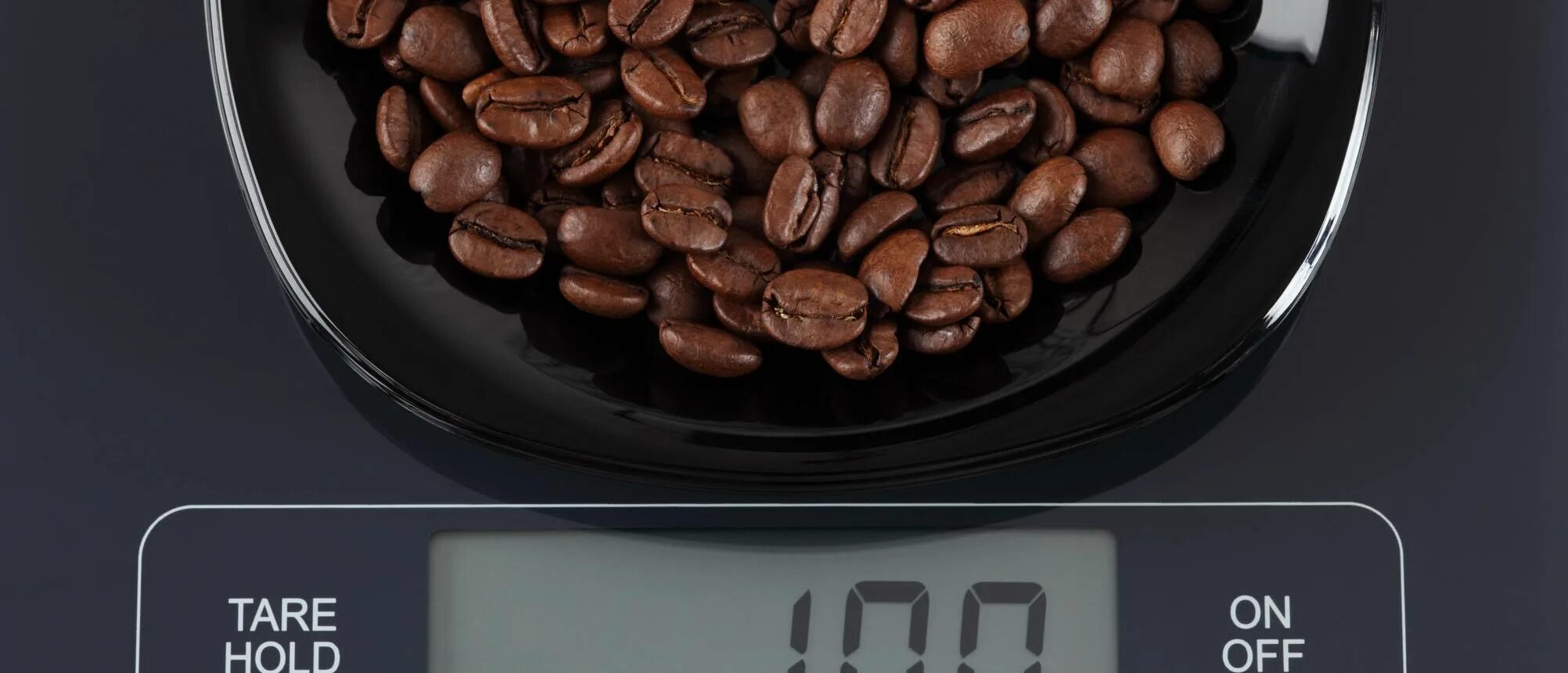 Кофе в зернах 100 грамм. Кофейные весы. Вес кофейного зерна. Кофе зерновой весом.