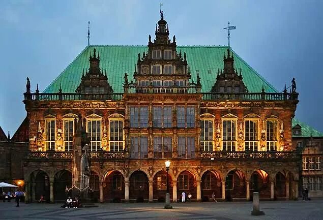Бременская ратуша. Бремен rathaus. готическая ратуша бремен. старая площадь и здание ратуши в бремене. бременская ратуша в готическом стиле.