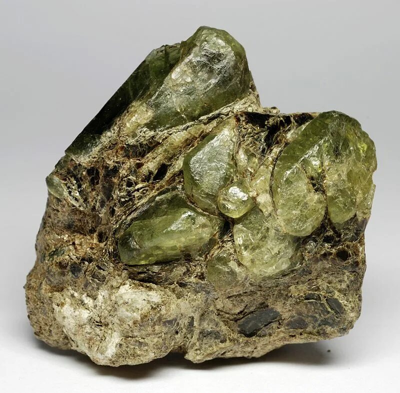 фосфориты руда. природный фосфорит. природный фосфорит. фосфориты каратау. апатиты минералы.