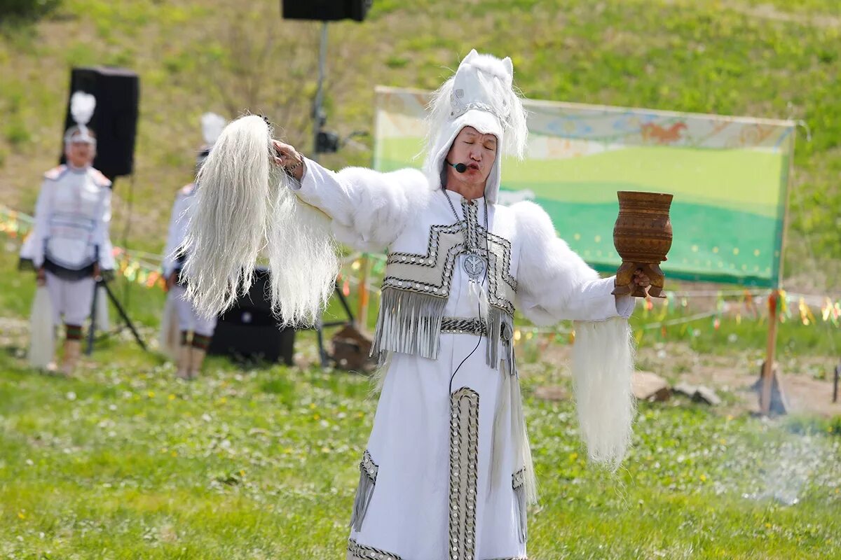 Алгыс. Алгысчыт. ысыах. алгыс на ысыахе. обряд алгыс.