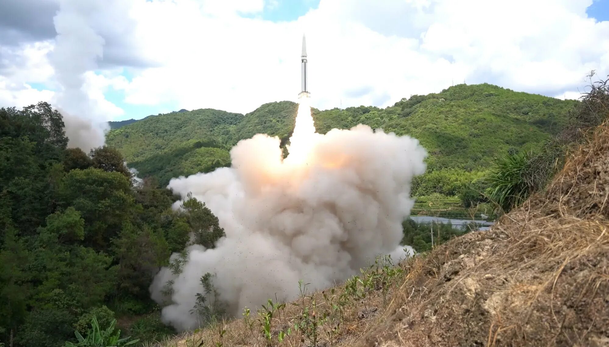 Тайвань ракета. Тайвань сверхзвуковая пкр hsiung feng iii. П-800 оникс. Тайвань ракета. Hsiung feng 3 тайвань.